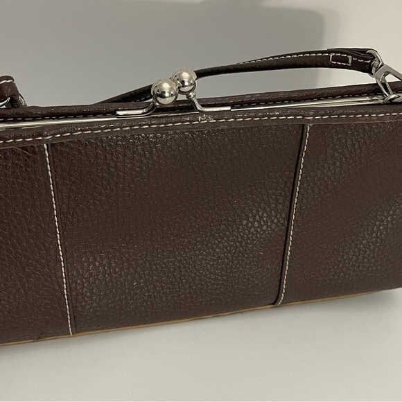 Tommy Hilfiger Brown Leather Clutch Crossbody Bag with Detachable Strap - Picture 2 of 12